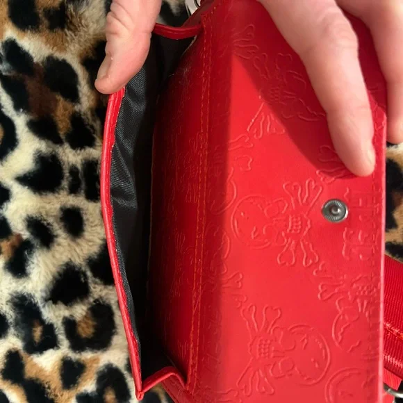 Ed Hardy Vibrant Red Crossbody Bag - Picture 3 of 4